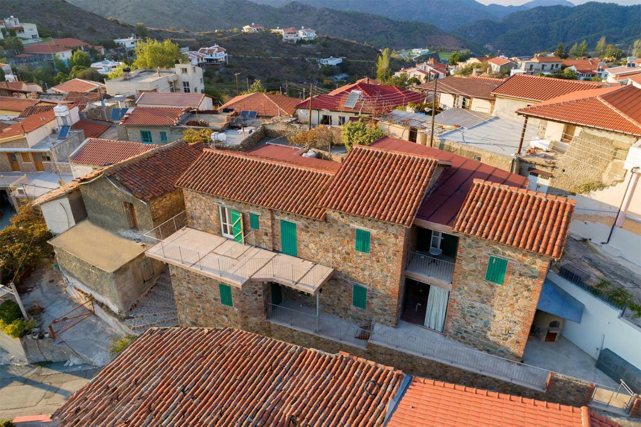 Farmakas Living Guest House Ngoại thất bức ảnh