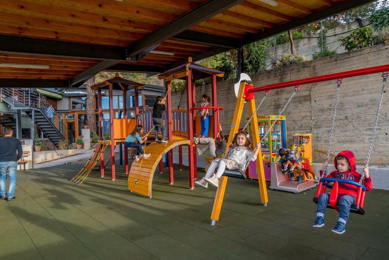 Farmakas Living Guest House Ngoại thất bức ảnh